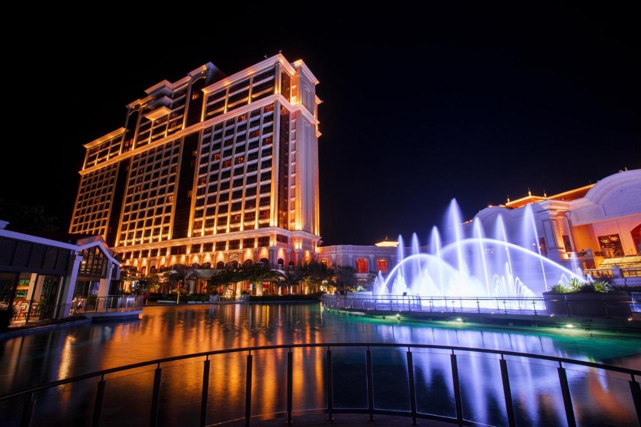 Отель Intercontinental Grand Хочам Экстерьер фото