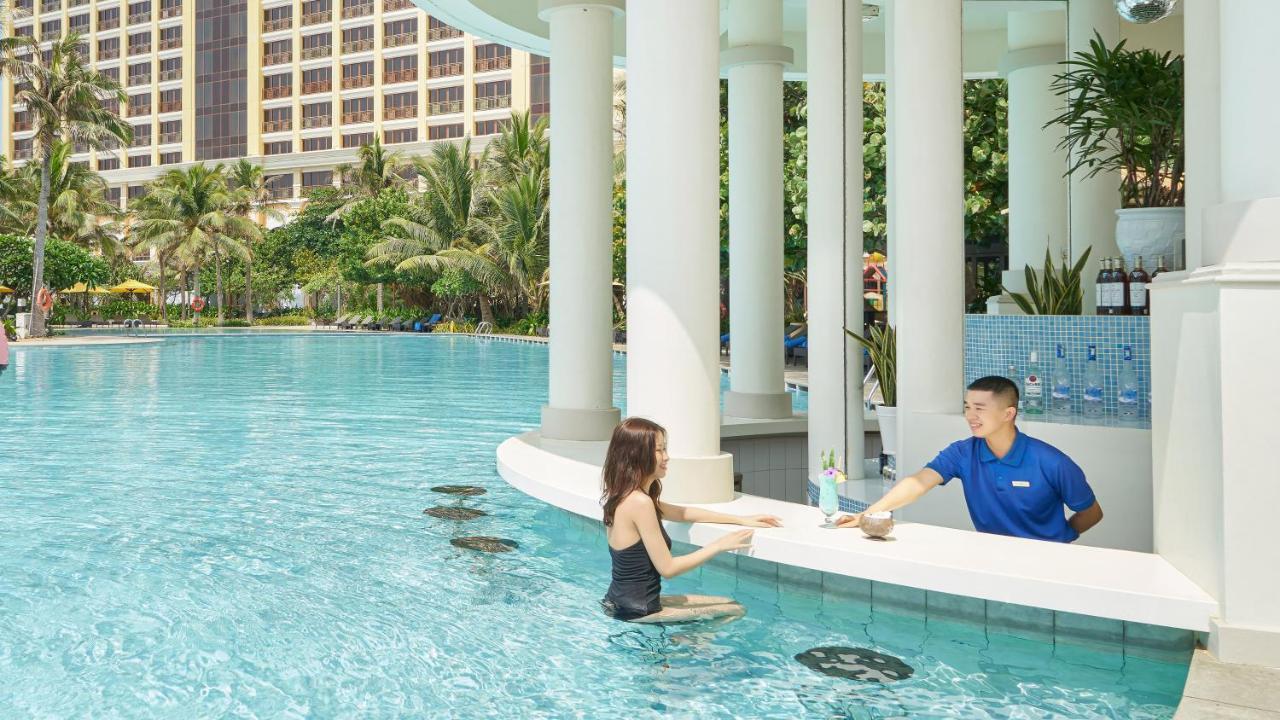 Отель Intercontinental Grand Хочам Экстерьер фото