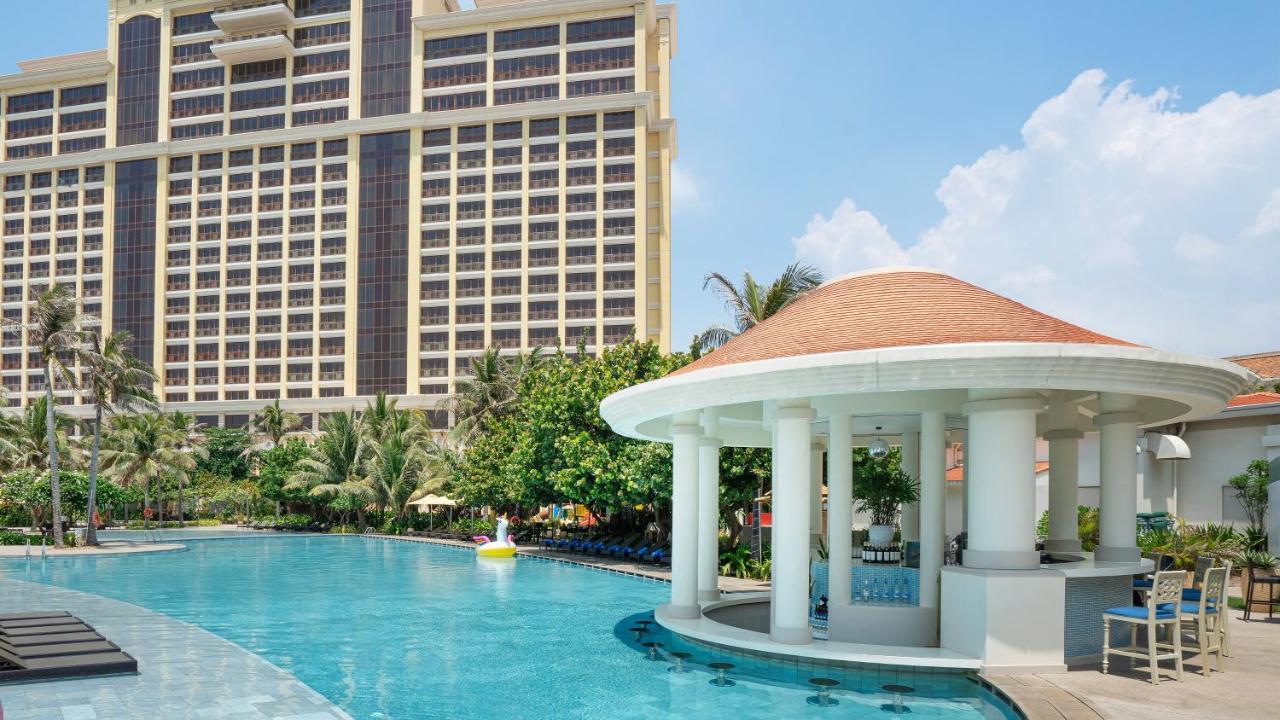 Отель Intercontinental Grand Хочам Экстерьер фото