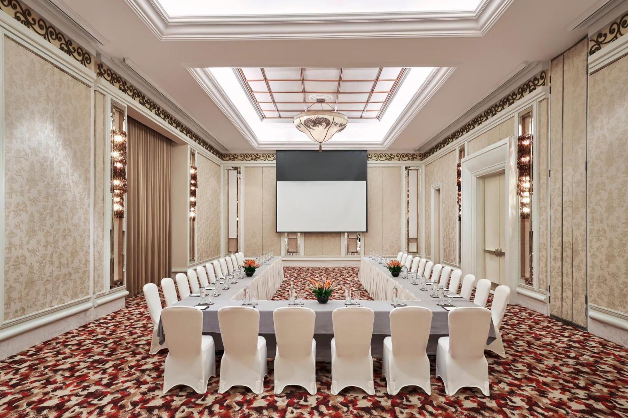 Отель Intercontinental Grand Хочам Экстерьер фото